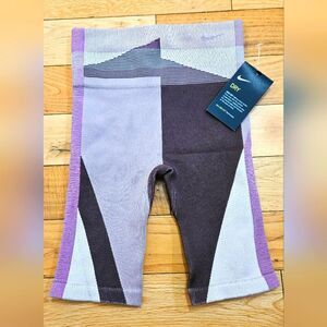 Nike Women's Shorts Tight Fit High Rise Size  XS